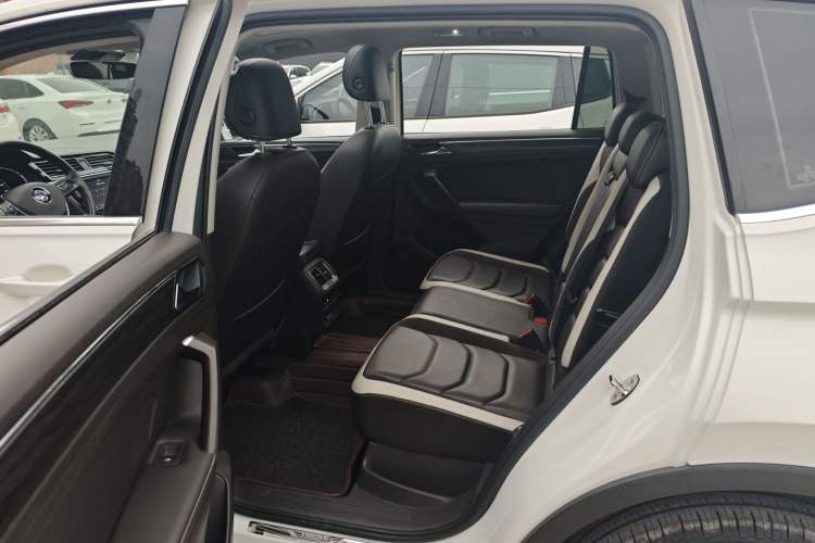 Used Volkswagen Tiguan L 2018 380TSI Automatic All-Wheel Drive Luxury Edition Left Rear Seat
