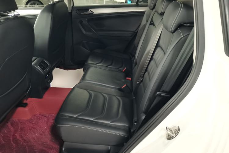 Used Volkswagen Tiguan L 2018 330TSI Automatic Two-Wheel Drive Luxury Edition Left Rear Seat