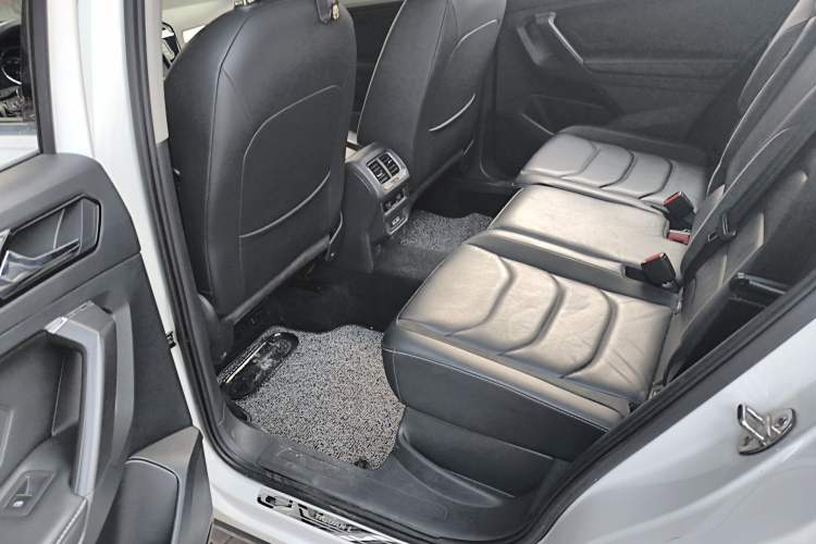 Used Volkswagen Tiguan L 2018 380TSI Automatic All-Wheel Drive Luxury Edition Left Rear Seat
