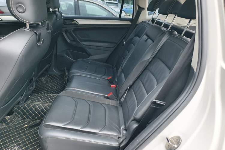 Used Volkswagen Tiguan L 2018 330TSI Automatic Two-Wheel Drive Luxury Edition Left Rear Seat