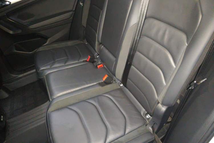 Used Volkswagen Tiguan L 2018 330TSI Automatic Two-Wheel Drive Luxury Edition Left Rear Seat