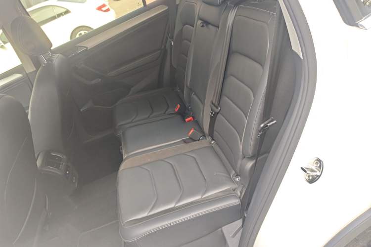 Used Volkswagen Tiguan L 2018 330TSI Automatic Two-Wheel Drive Luxury Edition Left Rear Seat