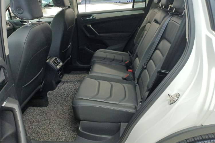 Used Volkswagen Tiguan L 2018 330TSI Automatic Two-Wheel Drive Luxury Edition Left Rear Seat