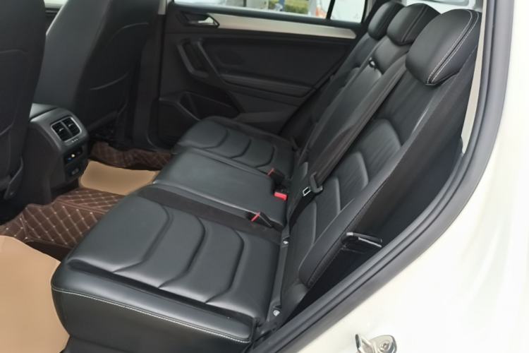 Used Volkswagen Tiguan L 2018 330TSI Automatic Two-Wheel Drive Luxury Edition Left Rear Seat