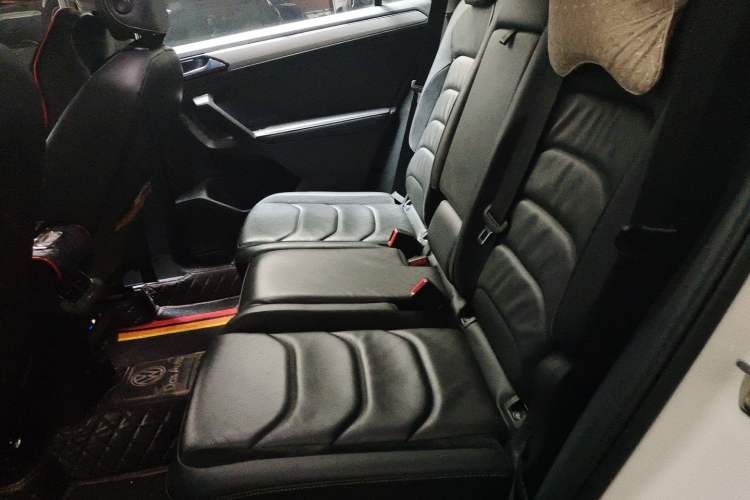 Used Volkswagen Tiguan L 2018 330TSI Automatic Two-Wheel Drive Comfort Edition Left Rear Seat