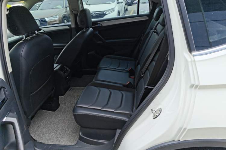 Used Volkswagen Tiguan L 2018 330TSI Automatic Two-Wheel Drive Luxury Edition Left Rear Seat
