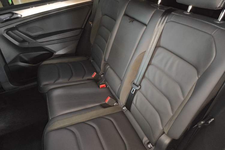 Used Volkswagen Tiguan L 2018 Facelift 330TSI Automatic Two-Wheel Drive Luxury Edition Left Rear Seat