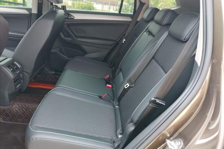 Used Volkswagen Tiguan L 2018 Revised Version 330TSI Automatic Two-Wheel Drive Trendy Edition Left Rear Seat