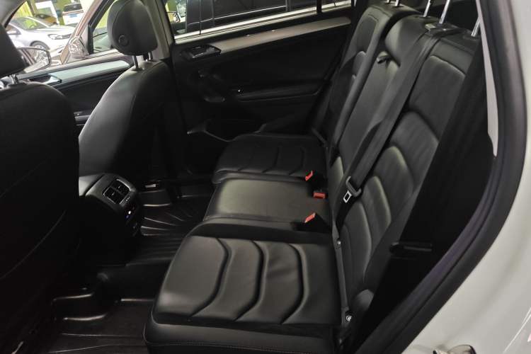 Used Volkswagen Tiguan L 2018 380TSI Automatic All-Wheel Drive Luxury Edition Left Rear Seat
