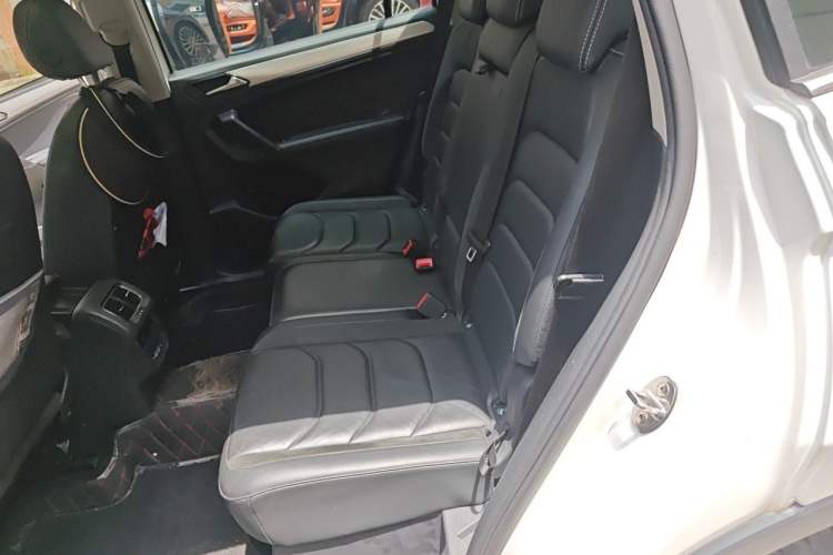 Used Volkswagen Tiguan L 2018 Facelift 330TSI Automatic Two-Wheel Drive Luxury Edition Left Rear Seat