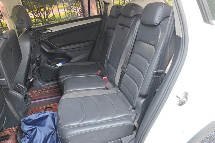 Used Volkswagen Tiguan L 2018 330TSI Automatic Two-Wheel Drive Luxury Edition Left Rear Seat
