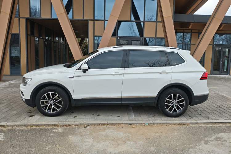 Used Volkswagen Tiguan L 2018 330TSI Automatic Two-Wheel Drive Comfort Edition Left Side