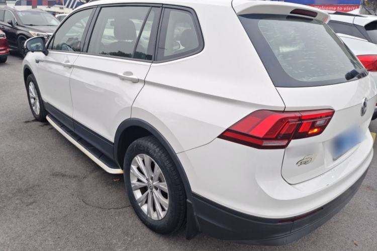 Used Volkswagen Tiguan L 2018 Revised Version 330TSI Automatic Two-Wheel Drive Trendy Edition Left Side
