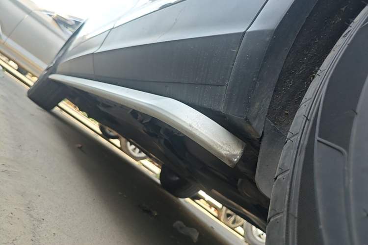 Used Volkswagen Tiguan L 2018 Facelift 330TSI Automatic Two-Wheel Drive Luxury Edition Left Side Sill