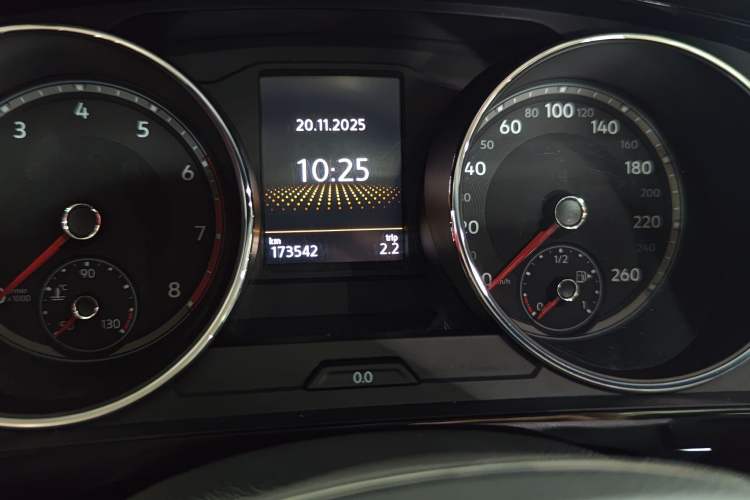 Used Volkswagen Tiguan L 2018 Facelift 330TSI Automatic Two-Wheel Drive Luxury Edition Odometer Close Up