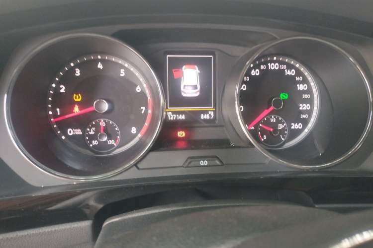 Used Volkswagen Tiguan L 2018 330TSI Automatic Two-Wheel Drive Luxury Edition Odometer Close Up