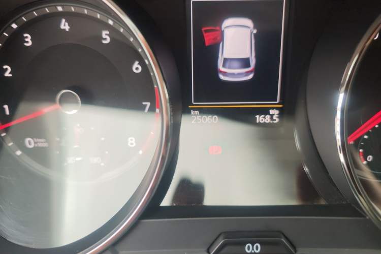 Used Volkswagen Tiguan L 2018 380TSI Automatic All-Wheel Drive Luxury Edition Odometer Close Up