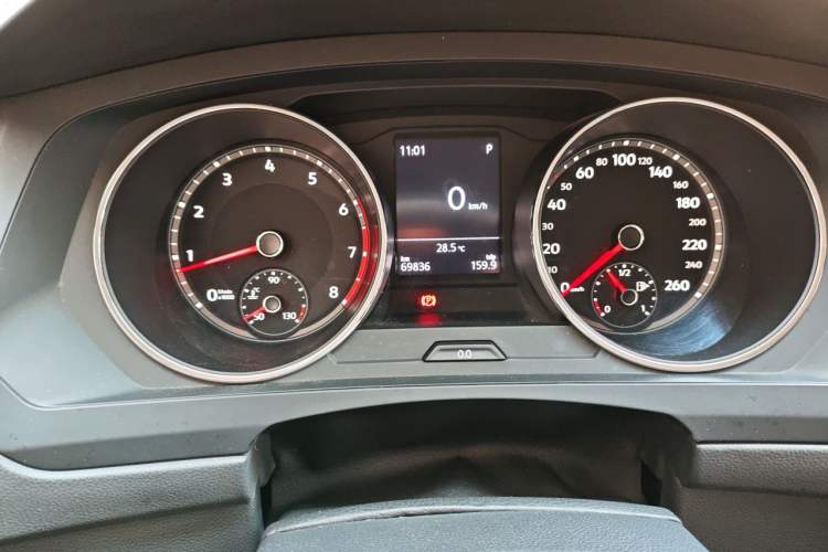 Used Volkswagen Tiguan L 2018 330TSI Automatic Two-Wheel Drive Luxury Edition Odometer Close Up