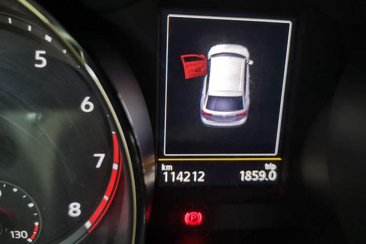 Used Volkswagen Tiguan L 2018 330TSI Automatic Two-Wheel Drive Luxury Edition Odometer Close Up