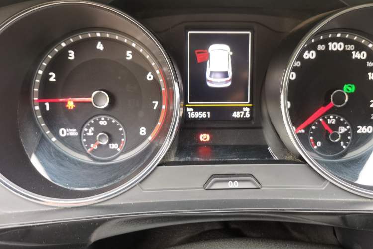 Used Volkswagen Tiguan L 2018 330TSI Automatic Two-Wheel Drive Comfort Edition Odometer Close Up