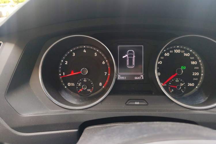 Used Volkswagen Tiguan L 2018 Revised Version 330TSI Automatic Two-Wheel Drive Trendy Edition Odometer Close Up