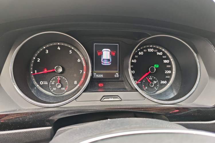 Used Volkswagen Tiguan L 2018 330TSI Automatic Two-Wheel Drive Comfort Edition Odometer Close Up