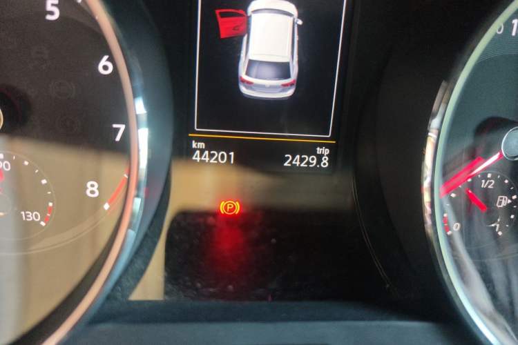 Used Volkswagen Tiguan L 2018 330TSI Automatic Two-Wheel Drive Comfort Edition Odometer Close Up
