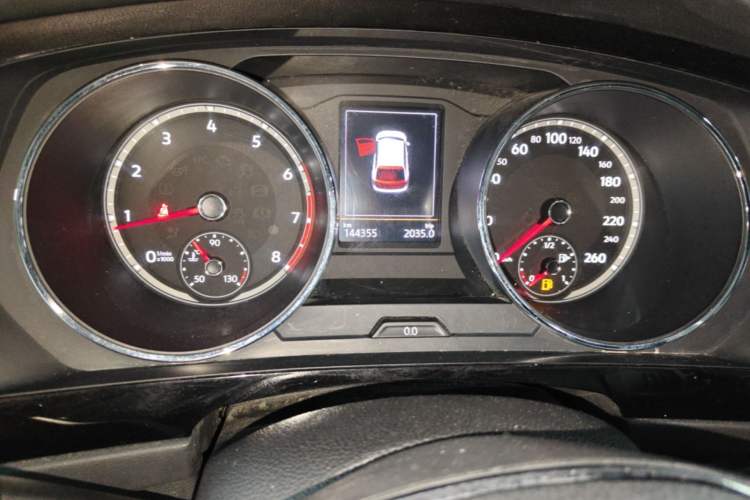 Used Volkswagen Tiguan L 2018 Facelift 330TSI Automatic Two-Wheel Drive Luxury Edition Odometer Close Up