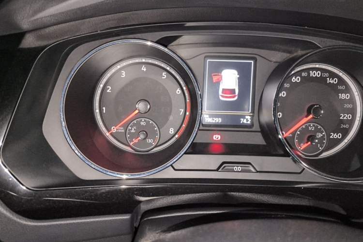 Used Volkswagen Tiguan L 2018 330TSI Automatic Two-Wheel Drive Luxury Edition Odometer Close Up