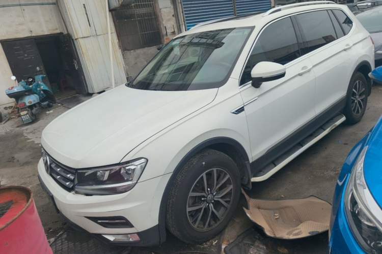 Used Volkswagen Tiguan L 2018 330TSI Automatic Two-Wheel Drive Luxury Edition Guazi used car, China used car export, Used car for sale, Used  cars, Cheapest cars for sale