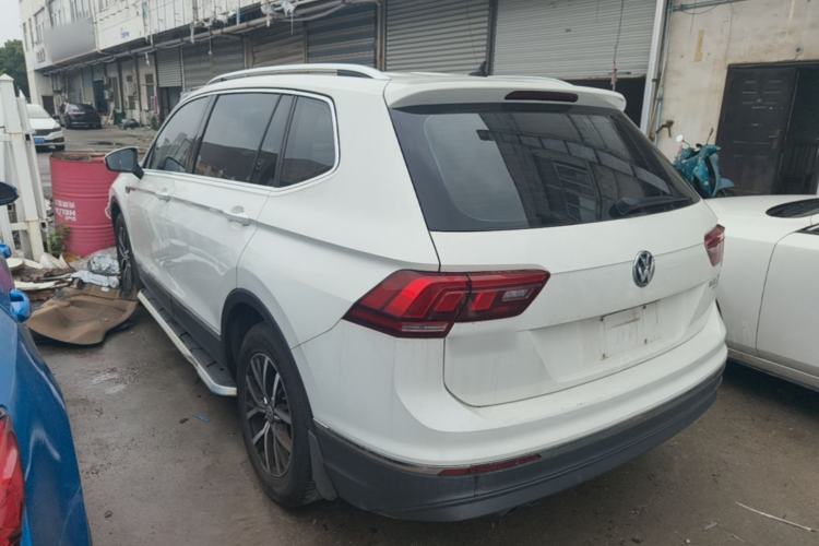 Used Volkswagen Tiguan L 2018 330TSI Automatic Two-Wheel Drive Luxury Edition Rear Left 45 Deg