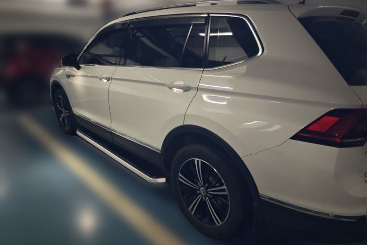 Used Volkswagen Tiguan L 2018 380TSI Automatic All-Wheel Drive Luxury Edition Rear Left 45 Deg