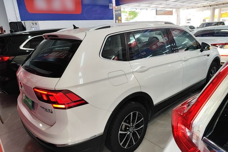 Used Volkswagen Tiguan L 2018 330TSI Automatic Two-Wheel Drive Comfort Edition Rear Right 45 Deg