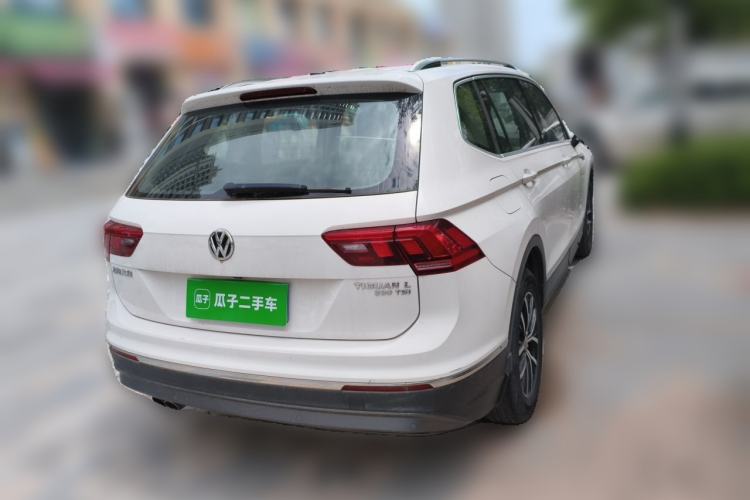 Used Volkswagen Tiguan L 2018 330TSI Automatic Two-Wheel Drive Luxury Edition Rear Right 45 Deg