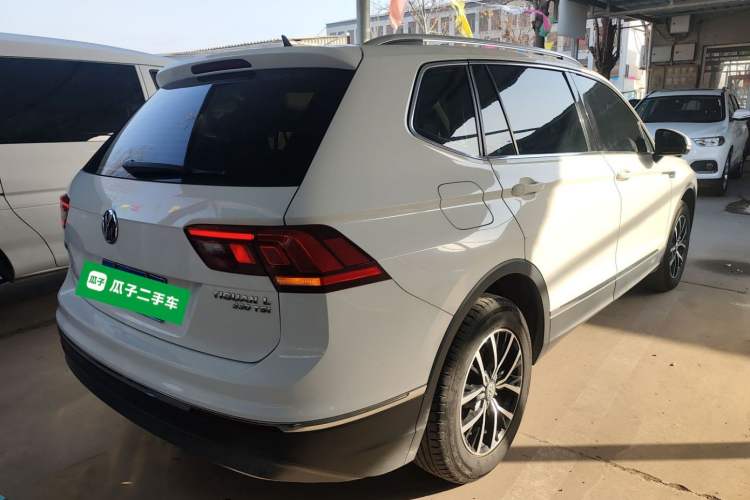 Used Volkswagen Tiguan L 2018 Facelift 330TSI Automatic Two-Wheel Drive Luxury Edition Rear Right 45 Deg