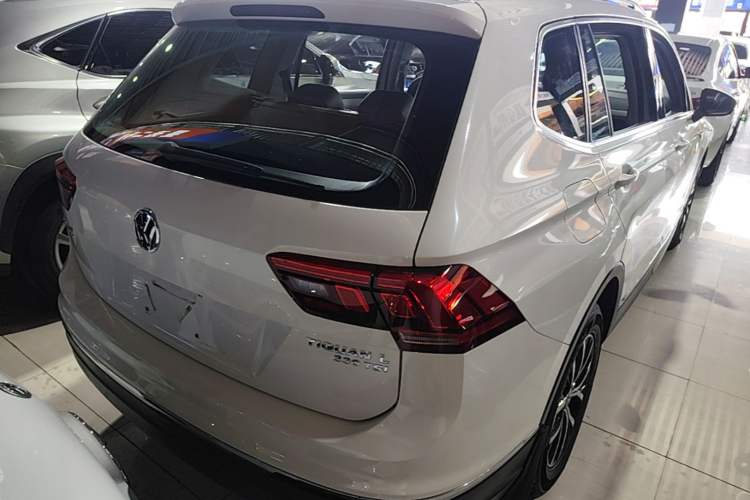 Used Volkswagen Tiguan L 2018 330TSI Automatic Two-Wheel Drive Luxury Edition Rear Right 45 Deg
