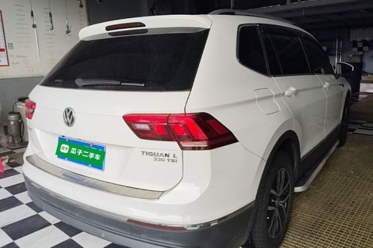 Used Volkswagen Tiguan L 2018 330TSI Automatic Two-Wheel Drive Luxury Edition Rear Right 45 Deg