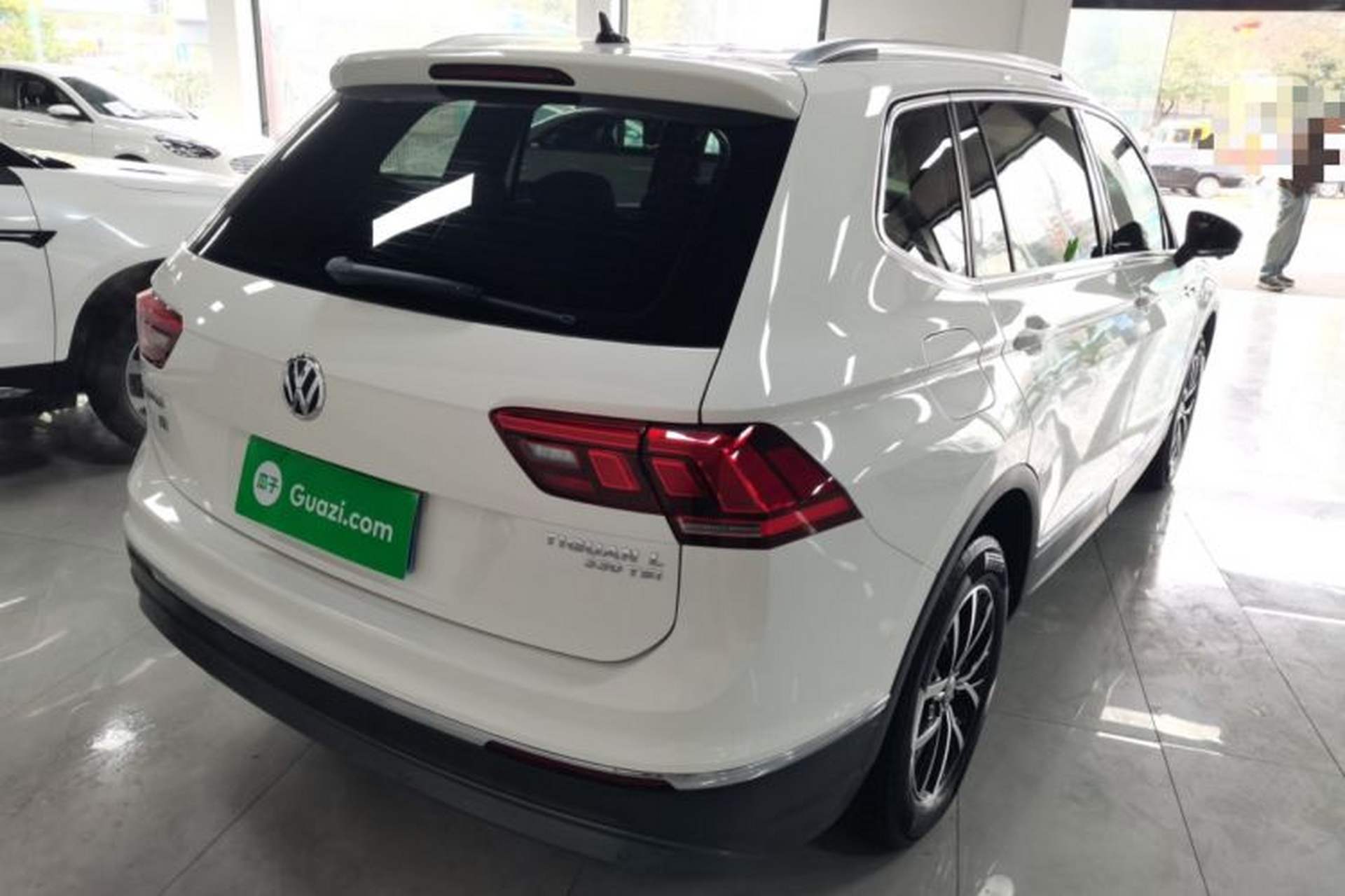 Used Volkswagen Tiguan L 2018 330TSI Automatic Two-Wheel Drive Luxury Edition Rear Right 45 Deg