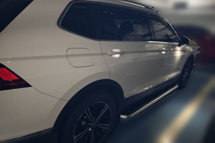 Used Volkswagen Tiguan L 2018 380TSI Automatic All-Wheel Drive Luxury Edition Rear Right 45 Deg