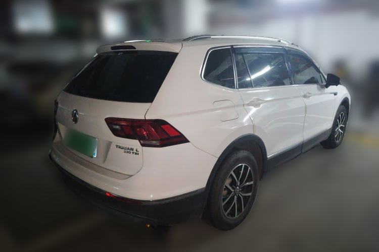 Used Volkswagen Tiguan L 2018 330TSI Automatic Two-Wheel Drive Luxury Edition Rear Right 45 Deg