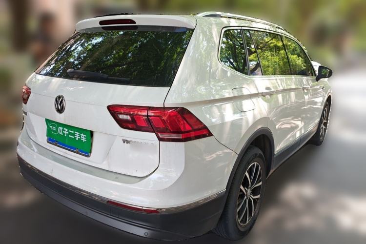Used Volkswagen Tiguan L 2018 330TSI Automatic Two-Wheel Drive Luxury Edition Rear Right 45 Deg