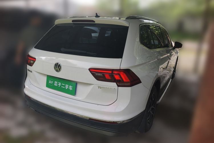 Used Volkswagen Tiguan L 2018 330TSI Automatic Two-Wheel Drive Luxury Edition Rear Right 45 Deg