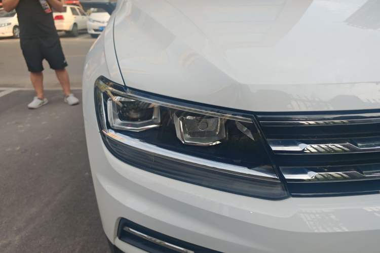 Used Volkswagen Tiguan L 2018 Facelift 330TSI Automatic Two-Wheel Drive Luxury Edition Right Front Headlight