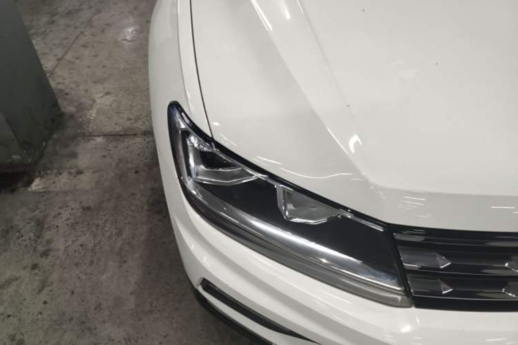 Used Volkswagen Tiguan L 2018 Revised Version 330TSI Automatic Two-Wheel Drive Comfort Edition Right Front Headlight