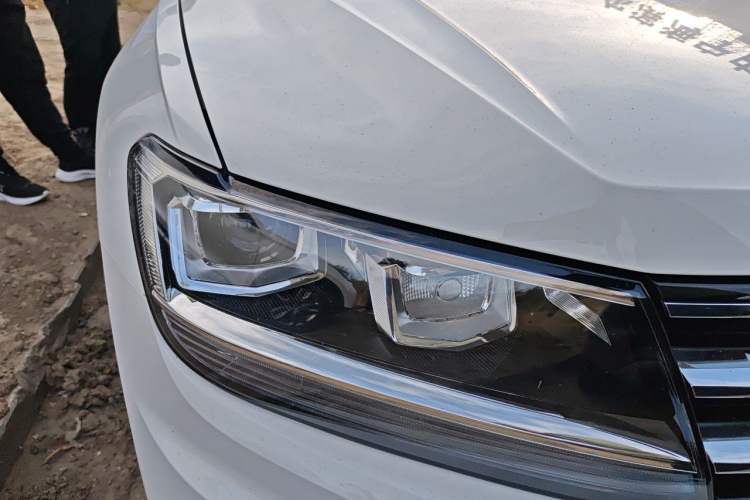 Used Volkswagen Tiguan L 2018 280TSI Automatic Two-Wheel Drive Comfort Edition Right Front Headlight