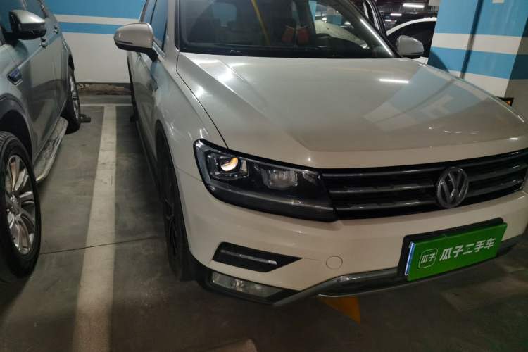Used Volkswagen Tiguan L 2018 Facelift 330TSI Automatic Two-Wheel Drive Luxury Edition Right Front Headlight