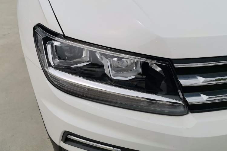 Used Volkswagen Tiguan L 2018 330TSI Automatic Two-Wheel Drive Luxury Edition Right Front Headlight