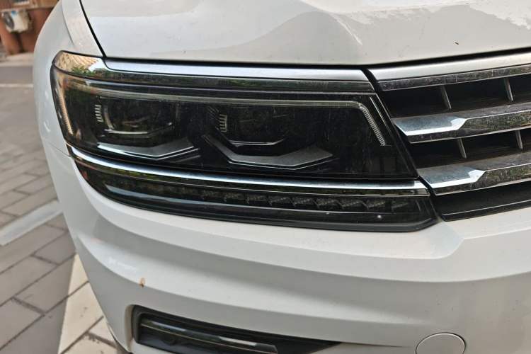 Used Volkswagen Tiguan L 2018 Revised 330TSI Automatic Two-Wheel Drive Flagship Edition Right Front Headlight