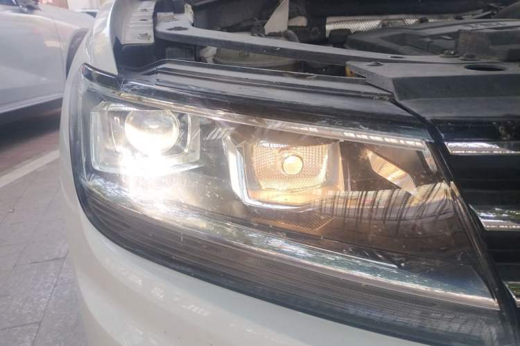 Used Volkswagen Tiguan L 2018 330TSI Automatic Two-Wheel Drive Luxury Edition Right Front Headlight