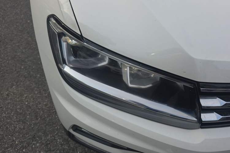 Used Volkswagen Tiguan L 2018 330TSI Automatic Two-Wheel Drive Luxury Edition Right Front Headlight